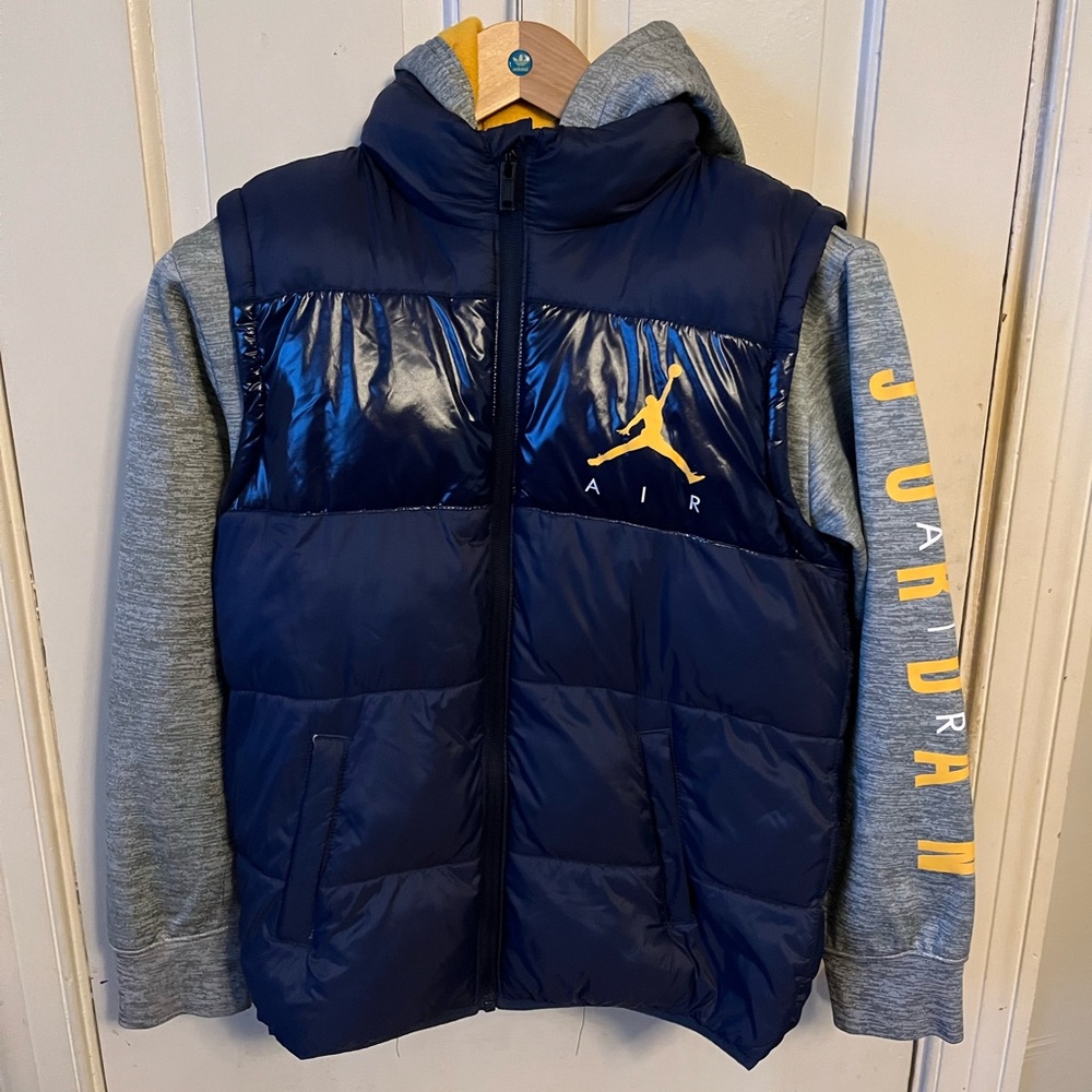 Kids Jordan puffer jacket. (Only worn once)